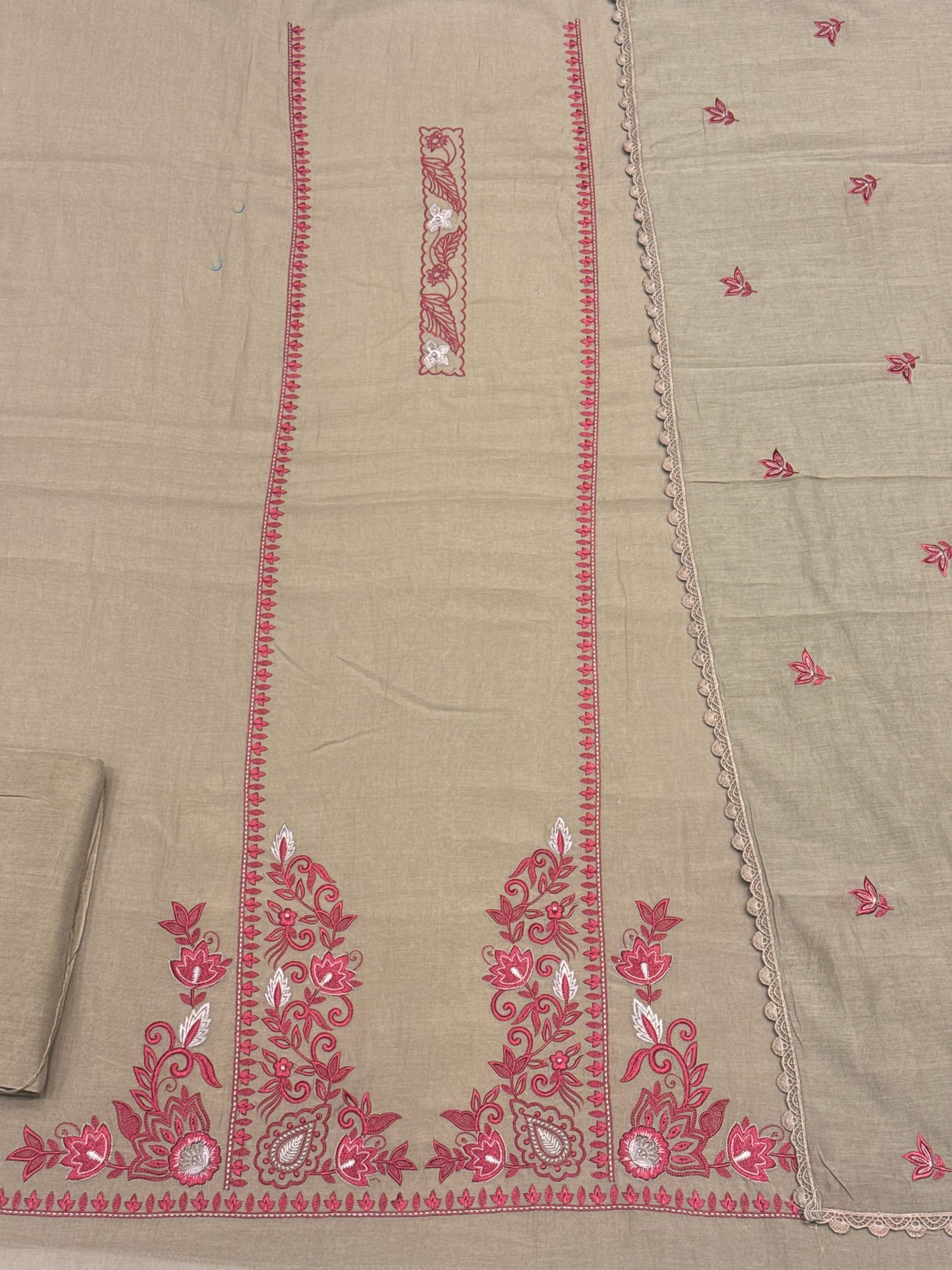 Elegant Threadwork Suit with Embroidery & Lace Border Dupatta